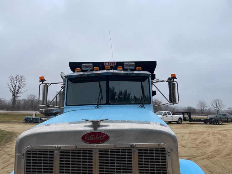 peterbilt-357-image-10