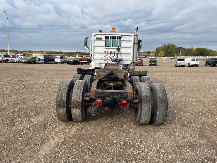 #1107-•-1994-international-truck-tractor-(has-mn-title)-image-4