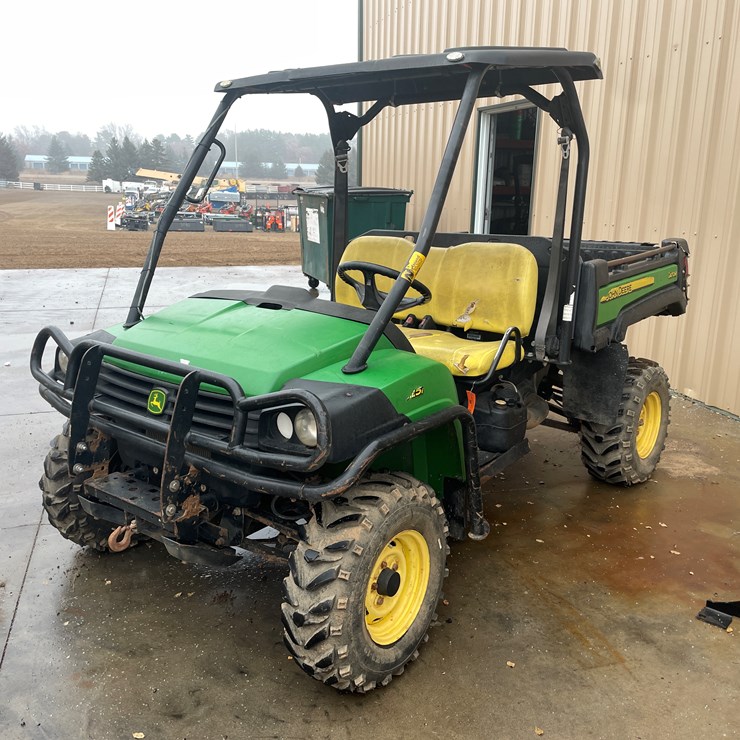 JOHN DEERE GATOR