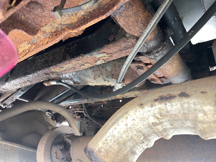 #1169-•-2001-chevrolet-3500-dump-box-truck-(has-mn-title)-image-32