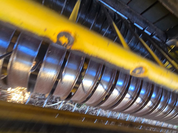 2014-new-holland-1000-image-12