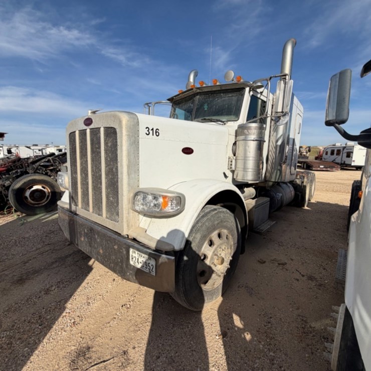 2016 PETERBILT 389