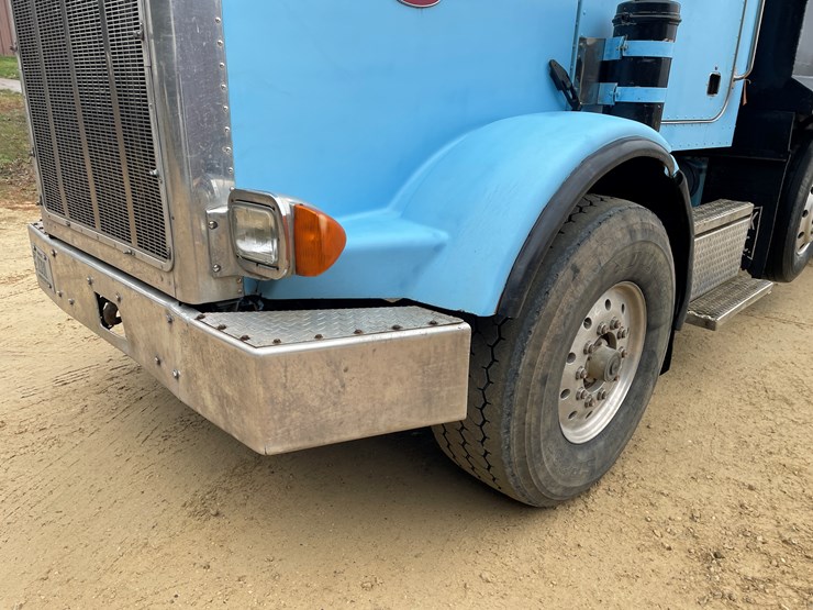 peterbilt-357-image-12