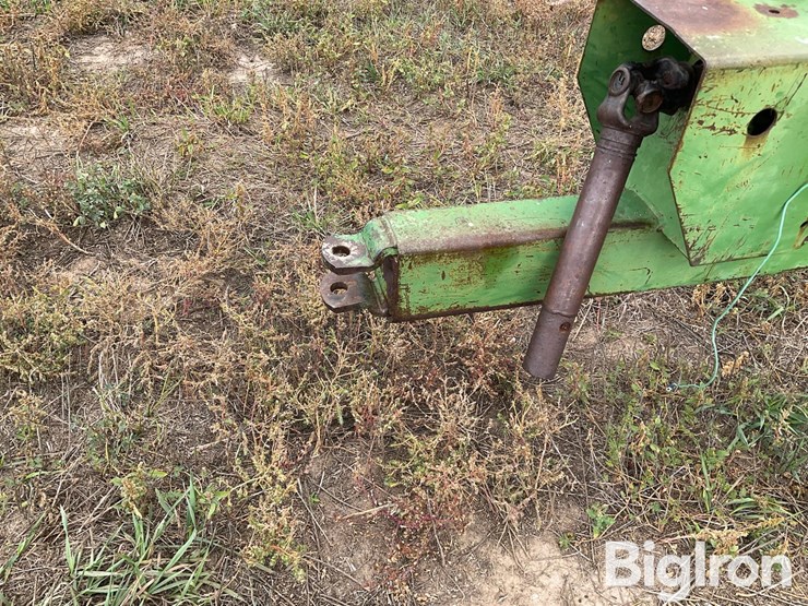 john-deere-300-image-9