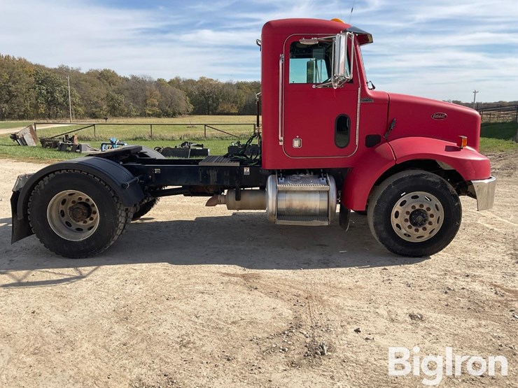 2004-peterbilt-330-image-4