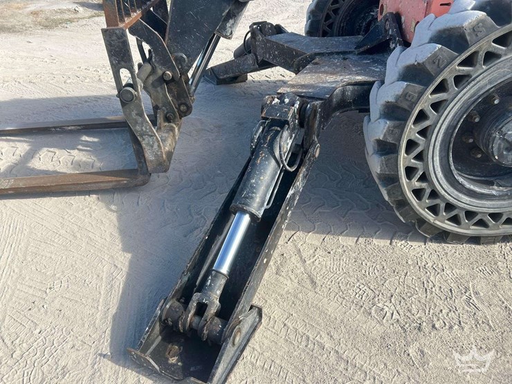 2017-sky-trak-10054-image-5