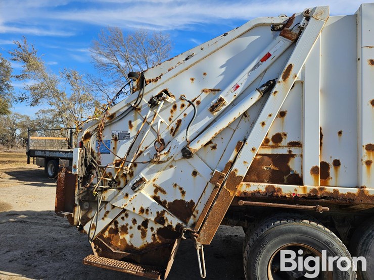 2003-international-7400-image-10