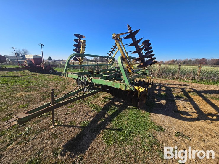 john-deere-230-image-1