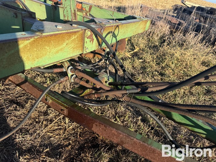 john-deere-230-image-11