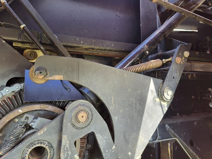 new-holland-590-image-45