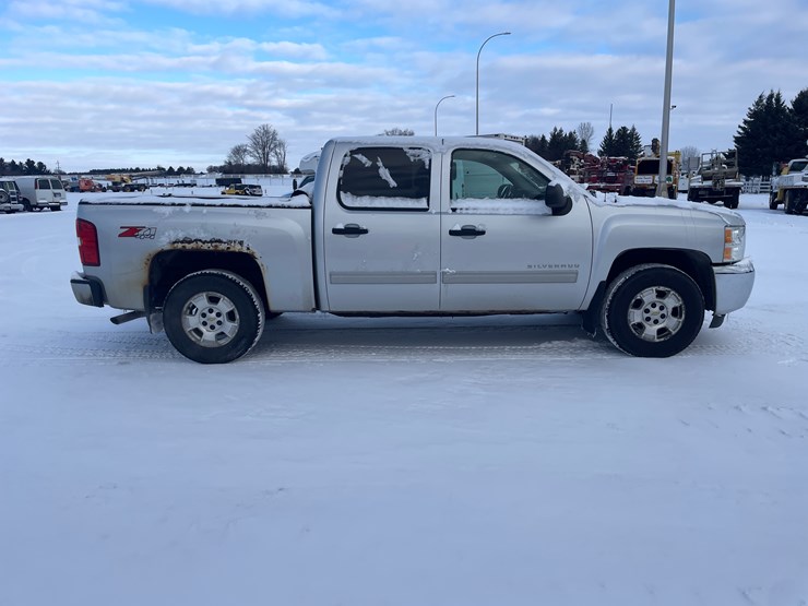 #1158-•-2013-silverado-1500-pickup-truck-(has-mn-title)-image-6