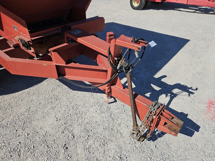 #203750-•-bbi-10-litter-spreader-image-2