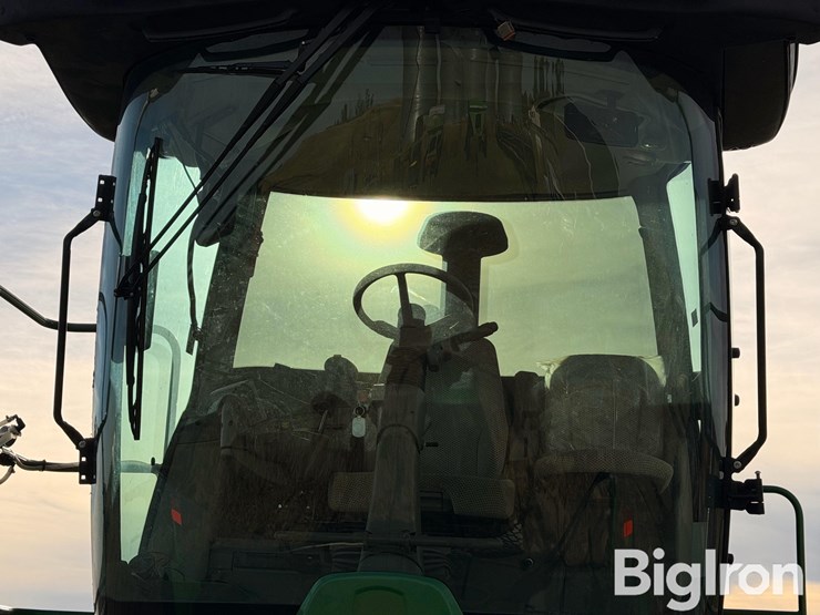 2021-john-deere-w235-image-11