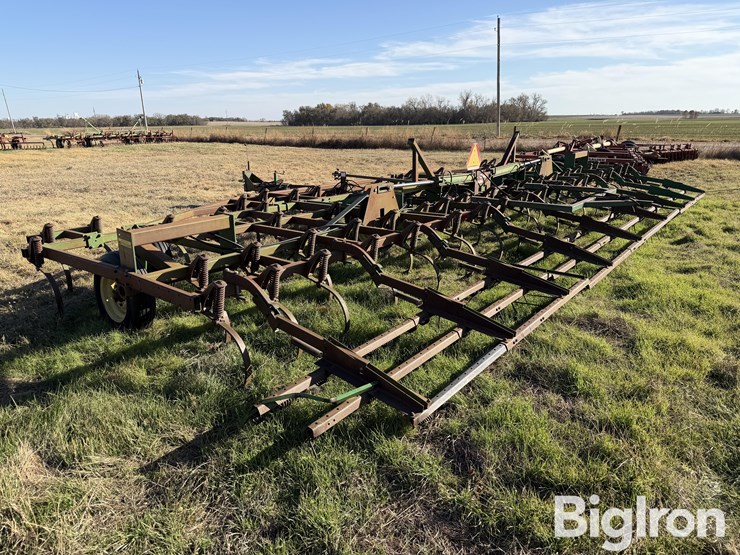 john-deere-32-image-7