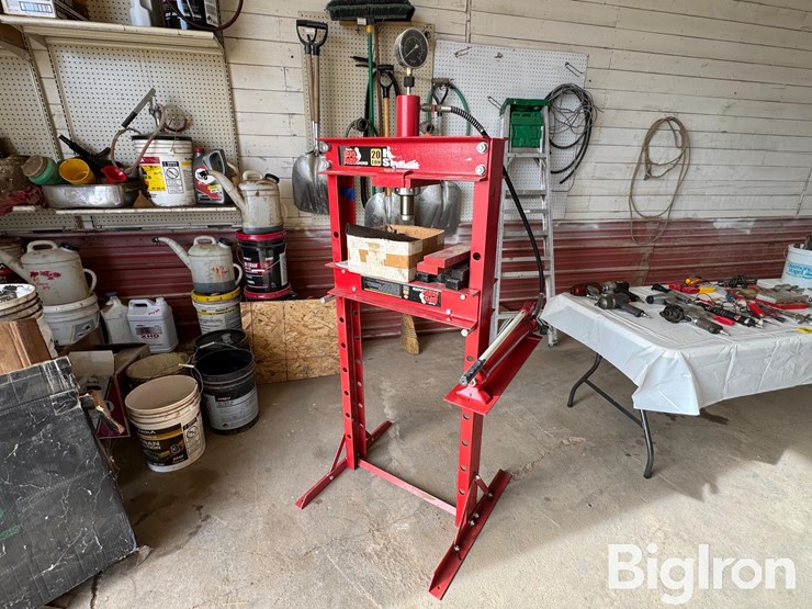 hydraulic-press-image-1