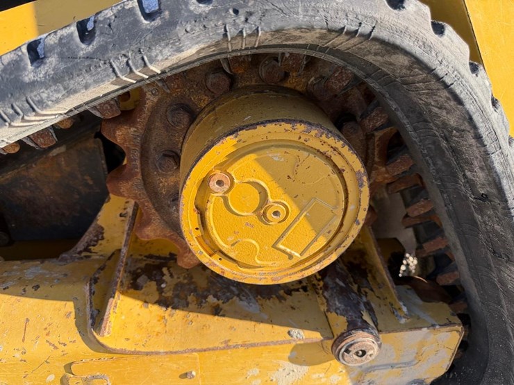 caterpillar-239d-image-13