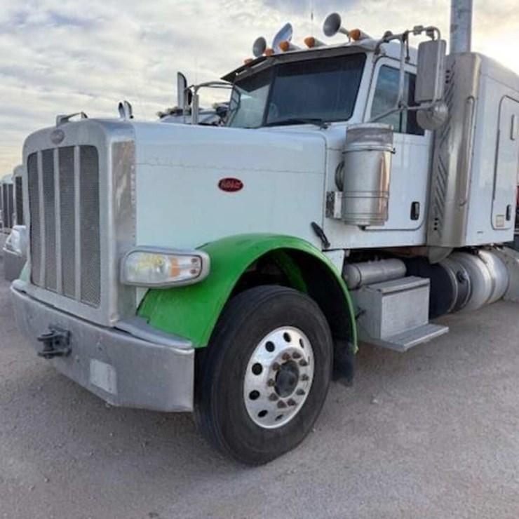 2014 PETERBILT 388