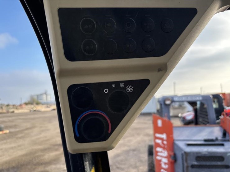 2012-jcb-225-image-24