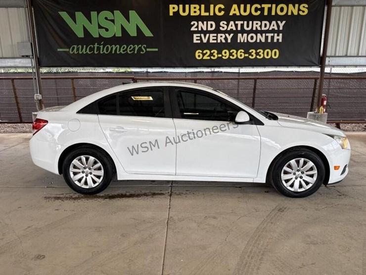 2011-chevrolet-cruze-lt-sdn-image-1