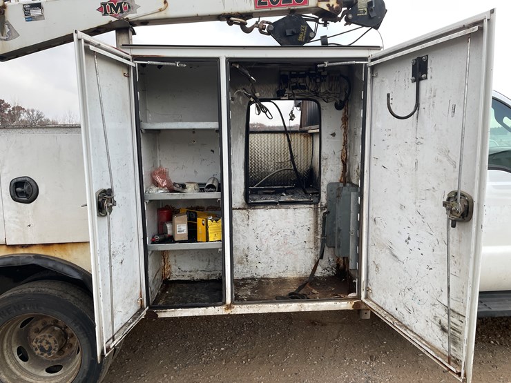 2014-ford-f550-image-15