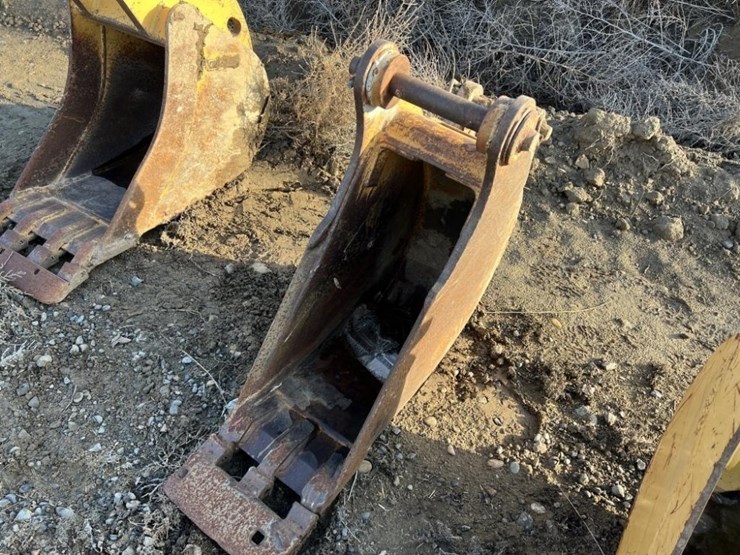 10.5"-dig-bucket-w/cutting-edge-image-2