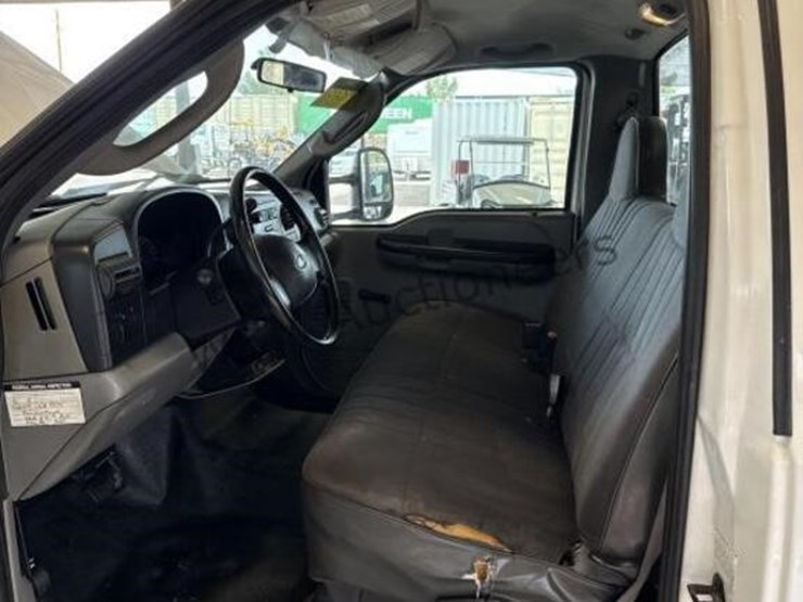 2006-ford-f450-image-29