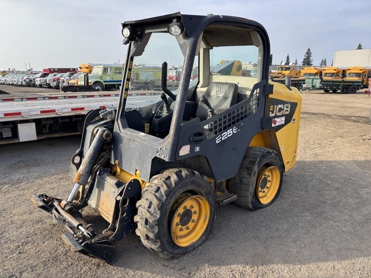 2012-jcb-225-image-1