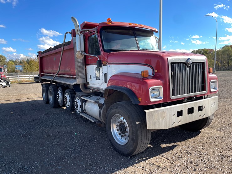 #1110-•-2002-international-5500i-6x4-dump-truck-(has-mn-title)-image-7