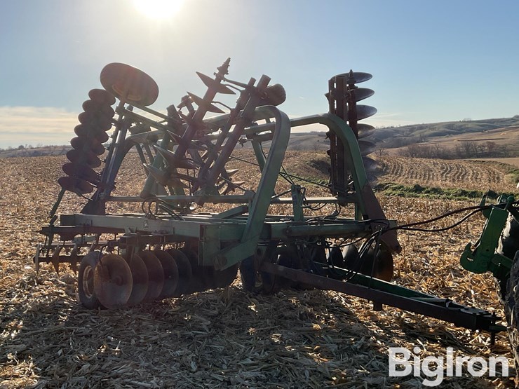 john-deere-235-image-3