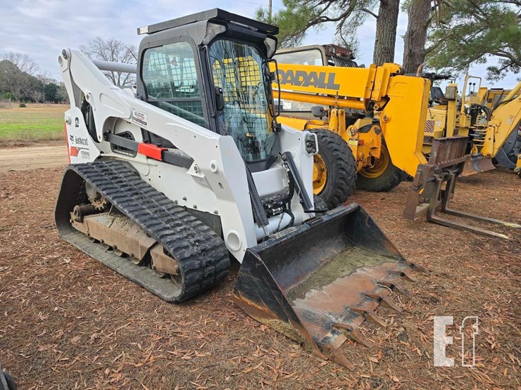 bobcat-t870-image-1