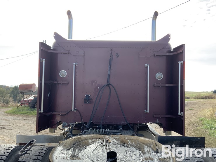 1996-freightliner-fld120-image-20