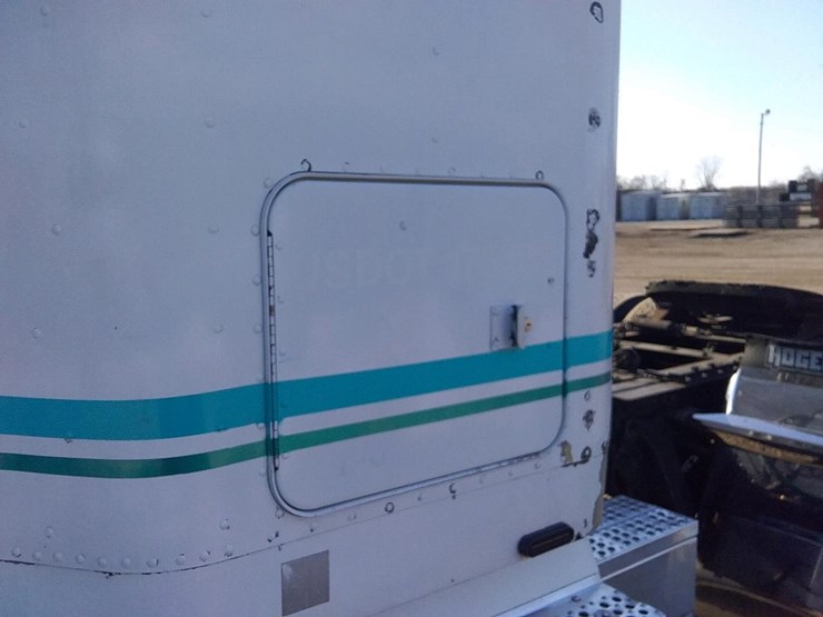 1996-freightliner-fld120-image-30