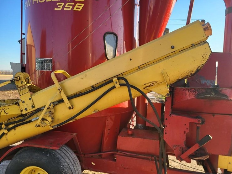 new-holland-358-image-13