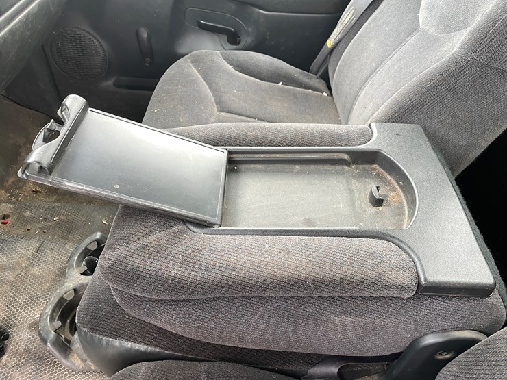 #1169-•-2001-chevrolet-3500-dump-box-truck-(has-mn-title)-image-27