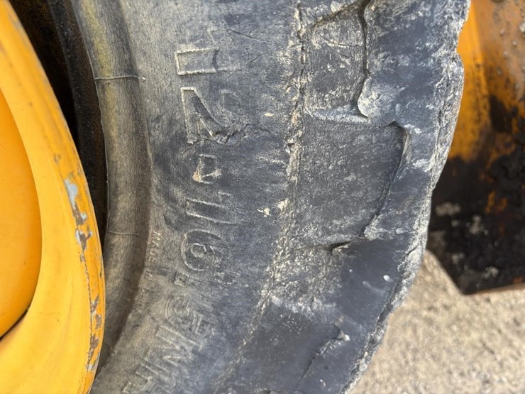 2012-jcb-225-image-17