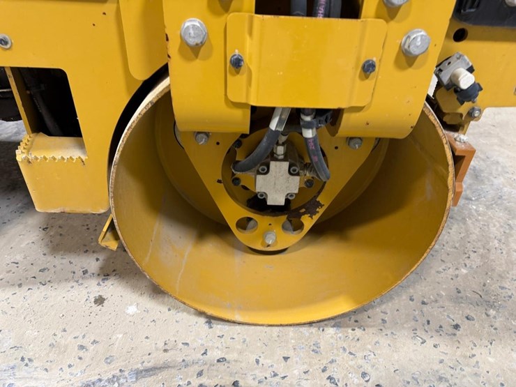 2019-caterpillar-cb1.7-image-12