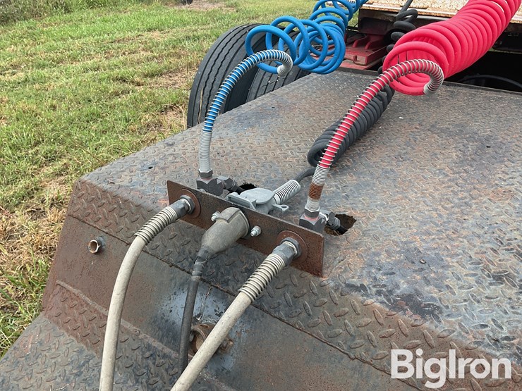 neville-trailer-image-13