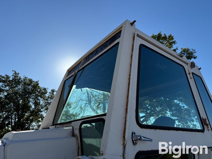 case-1370-2wd-tractor-image-19