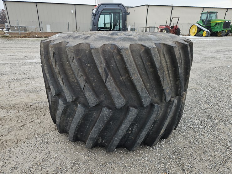 #203997-•-firestone-1250/50r32-tire&rim-image-3