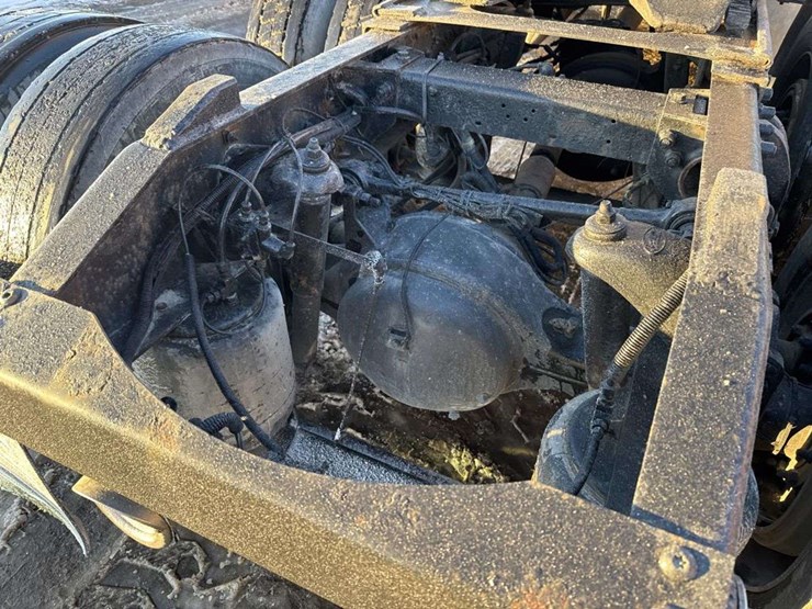 2001-peterbilt-379-image-16