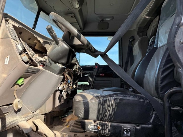 2016-peterbilt-389-image-5