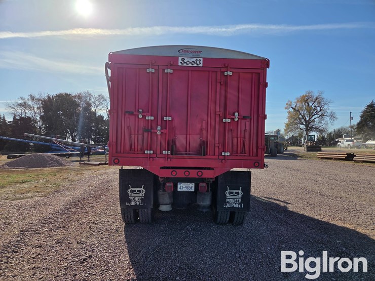 2003-freightliner-fl80-image-6