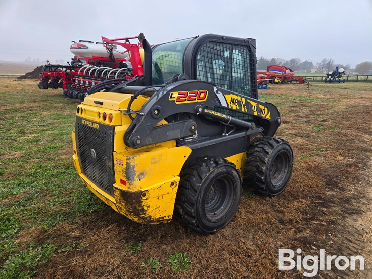 new-holland-l220-image-5