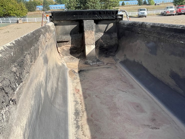 international-7400-image-26