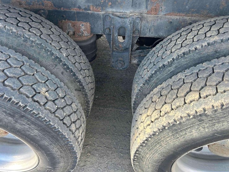 western-star-4964f-image-50