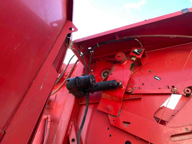 new-holland-644-image-34