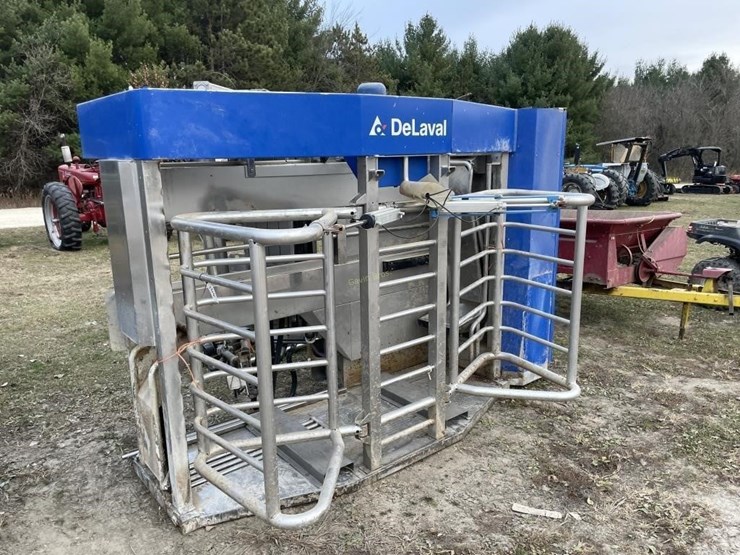 delavel-classic-vms-milking-robot-image-1