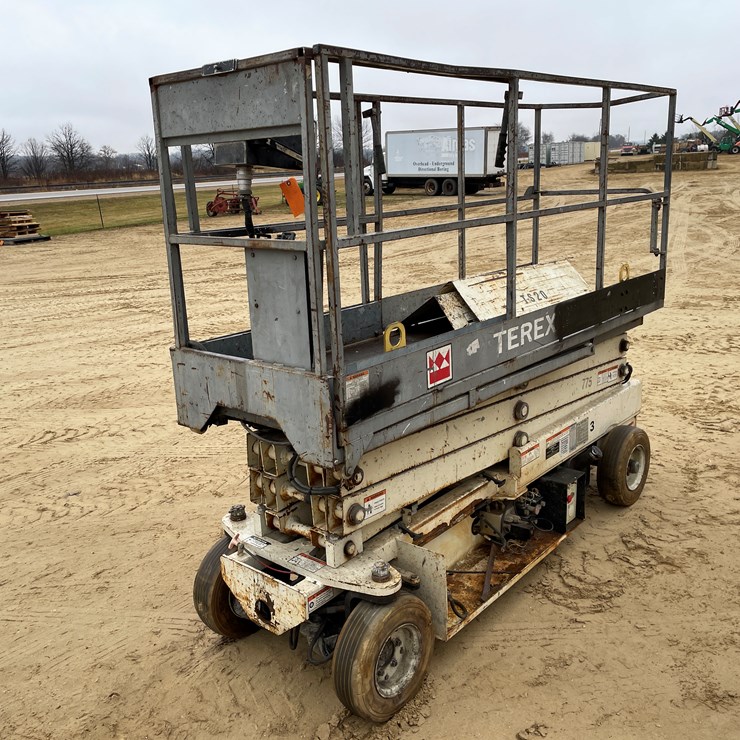 #301 • Terex Scissor Lift