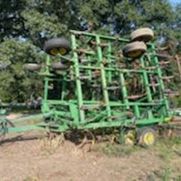 JOHN DEERE 2210