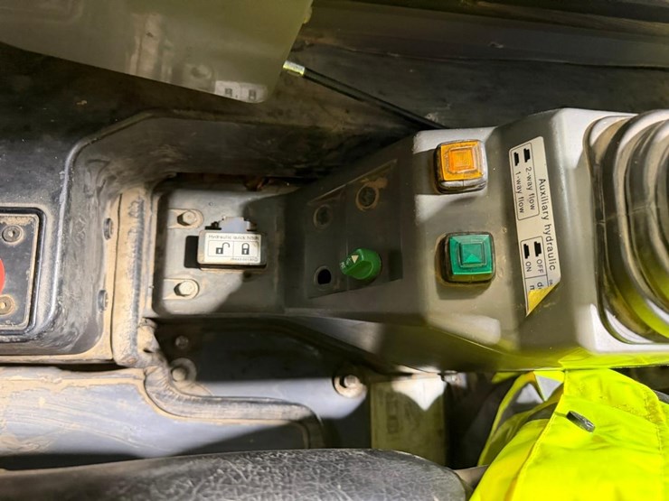 takeuchi-tl250-image-28